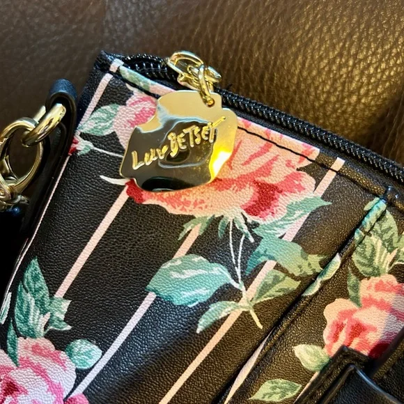 Betsey Johnson NWOT  Luv Betsey purse. - Picture 9 of 10
